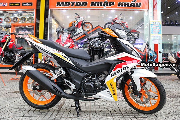 Đây được xem là chiếc  Honda Winner 150 đầu tiên lên bộ tem Repsol tại Việt Nam. Đây là bộ tem đặc biệt của đội đua Honda, nó thừa hưởng bộ tem từ chiếc xe đua MotoGP RC213 của tay đua Marc Marquez, giống như phiên bản Exciter Movistar mà Yamaha áp dụng.